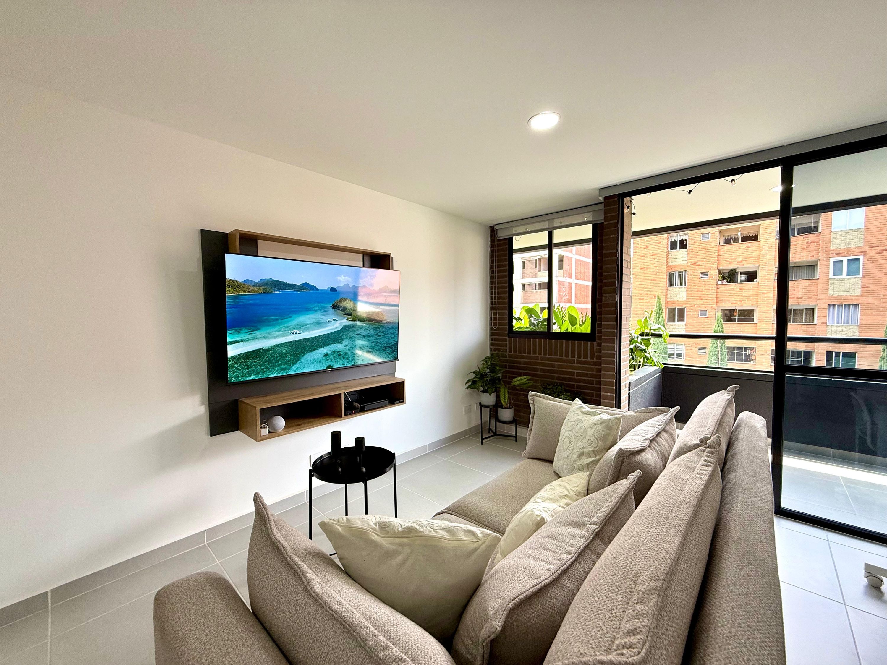 D301 Apartamento de 2 habitaciones · Laureles · A/A & Workspace (1/8)