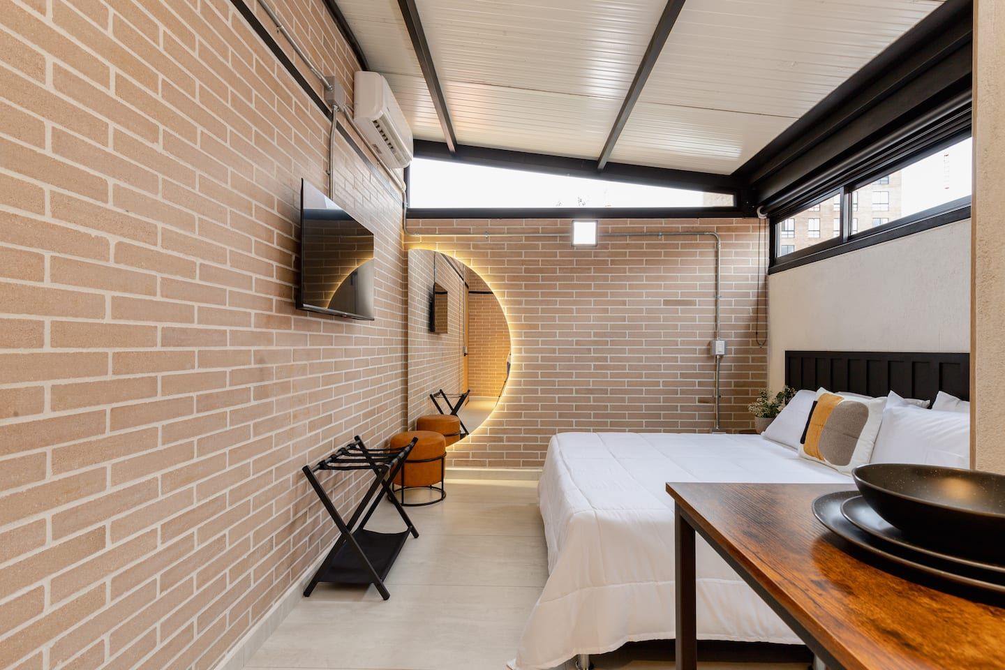 AL305 | Almendros Living | Loft Laureles Apartment Medellín | A/C (1/5)