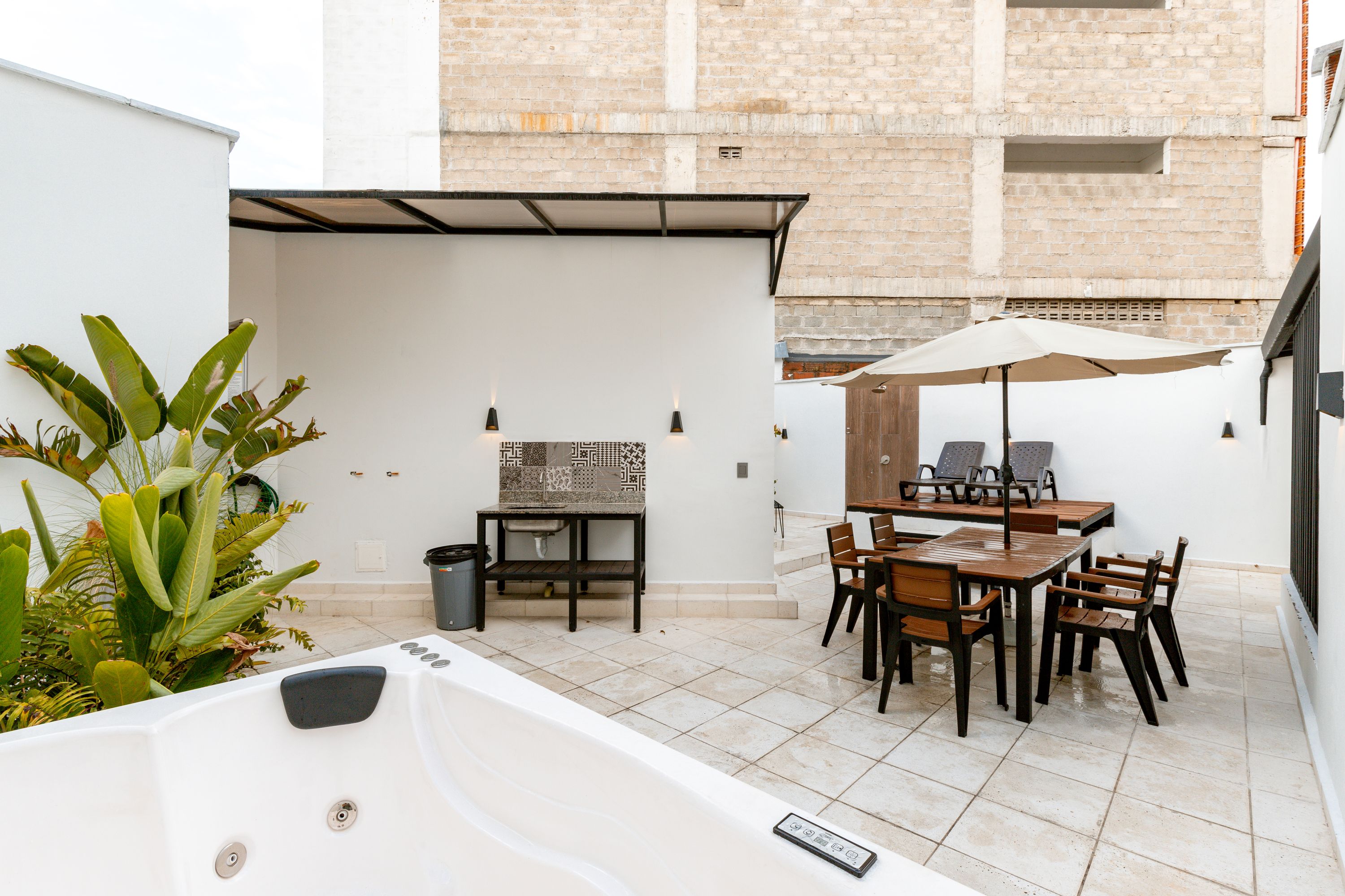 L1 Casa 7 habitaciones · A/C· Jacuzzi & Terraza · Junto al Estadio (1/8)