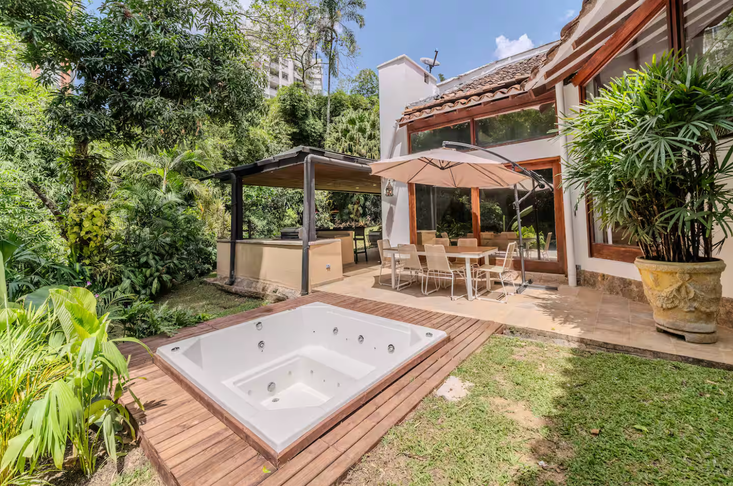 Ch65 Casa de Lujo en Milla de Oro | Jacuzzi y Jardín Privado (1/8)