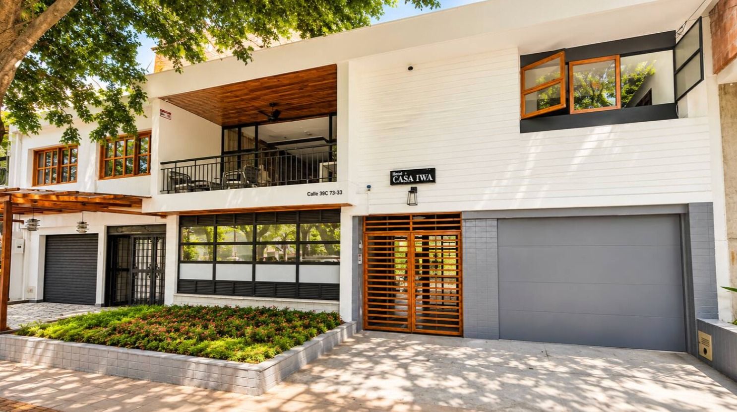 Casa Iwa | Casa con 15 habitaciones y 7 baños en el corazon de Laureles (1/8)