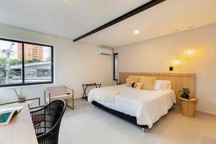 AL204 1 Bed Laureles Apartment Medellín | A/C (1/8)