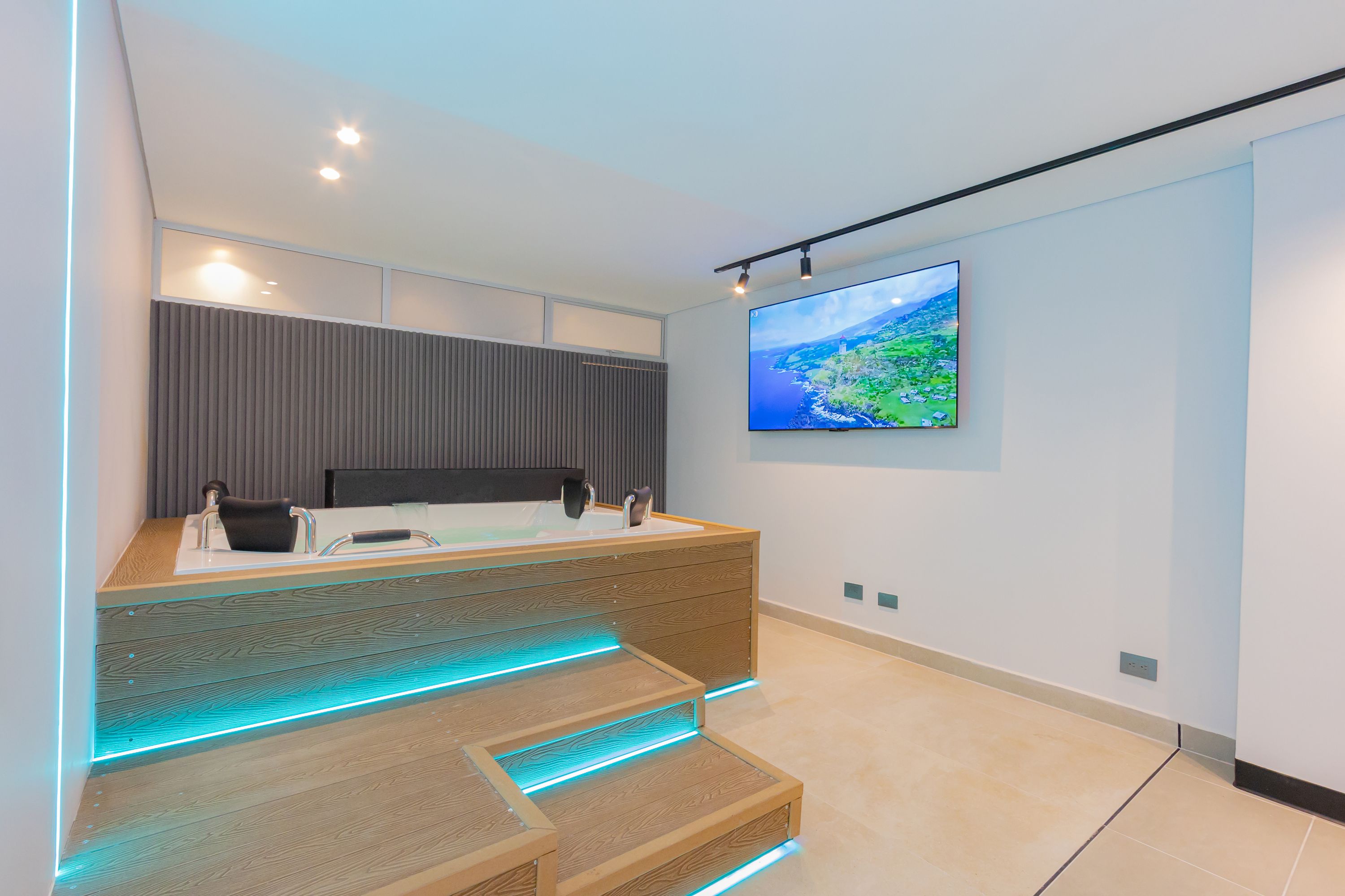R202 Lujo en Provenza · 4 habitaciones · Jacuzzi · Parque Lleras a pasos (1/8)