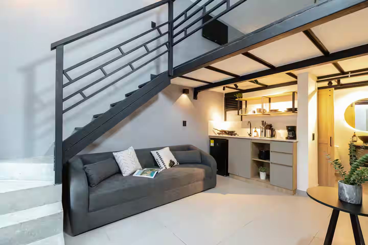 AL102 1Bed & 1SB Laureles Apartment Medellín| A/C (1/8)