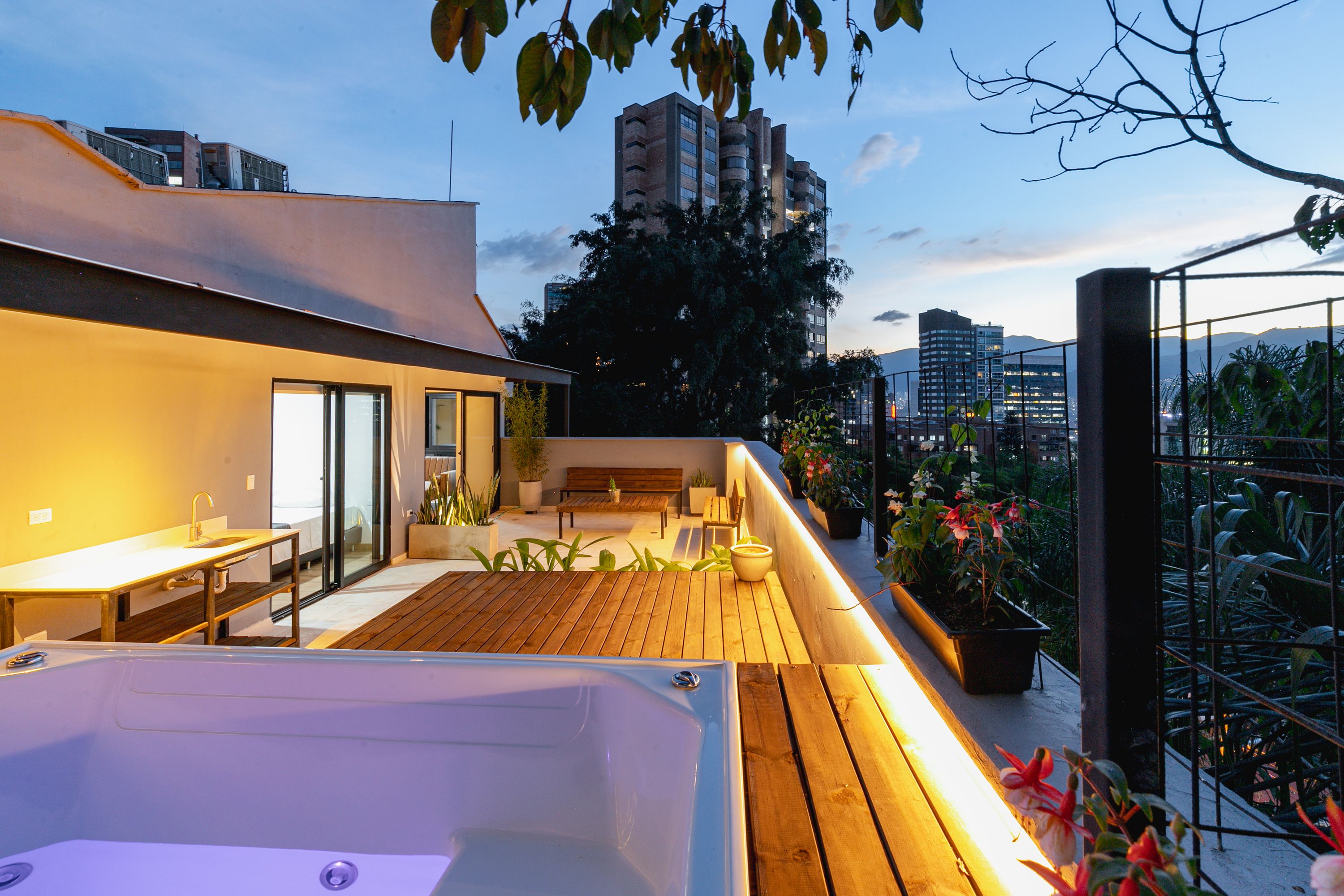 Ba3 |Edificio Balmoral Lujo en El Poblado · 4 habitaciones · Terraza con jacuzzi · Cerca a Provenza (1/8)