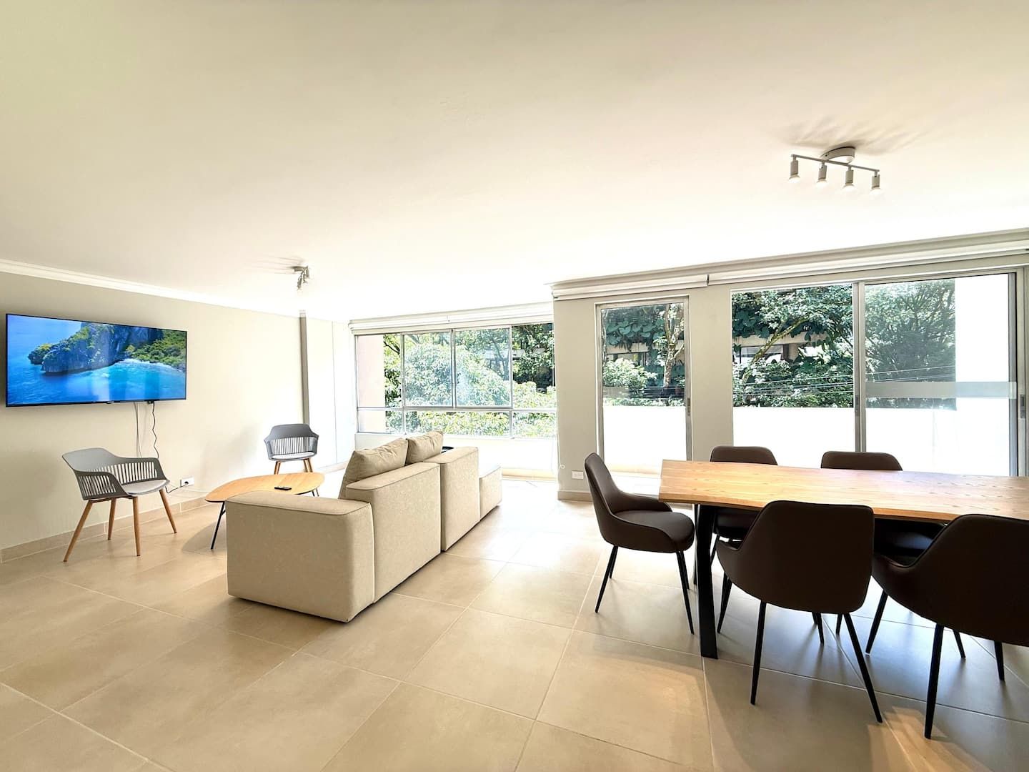 R203 Apartmento de 3 habitaciones 3 baños cerca al Parque lleras y Provenza (1/8)